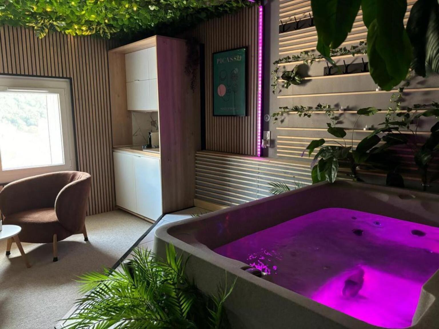 L'Appart'Hotel 23Eme Avenue - Spa Privatif - Love Room - Appartements A Themes Lamalou-les-Bains Exterior photo